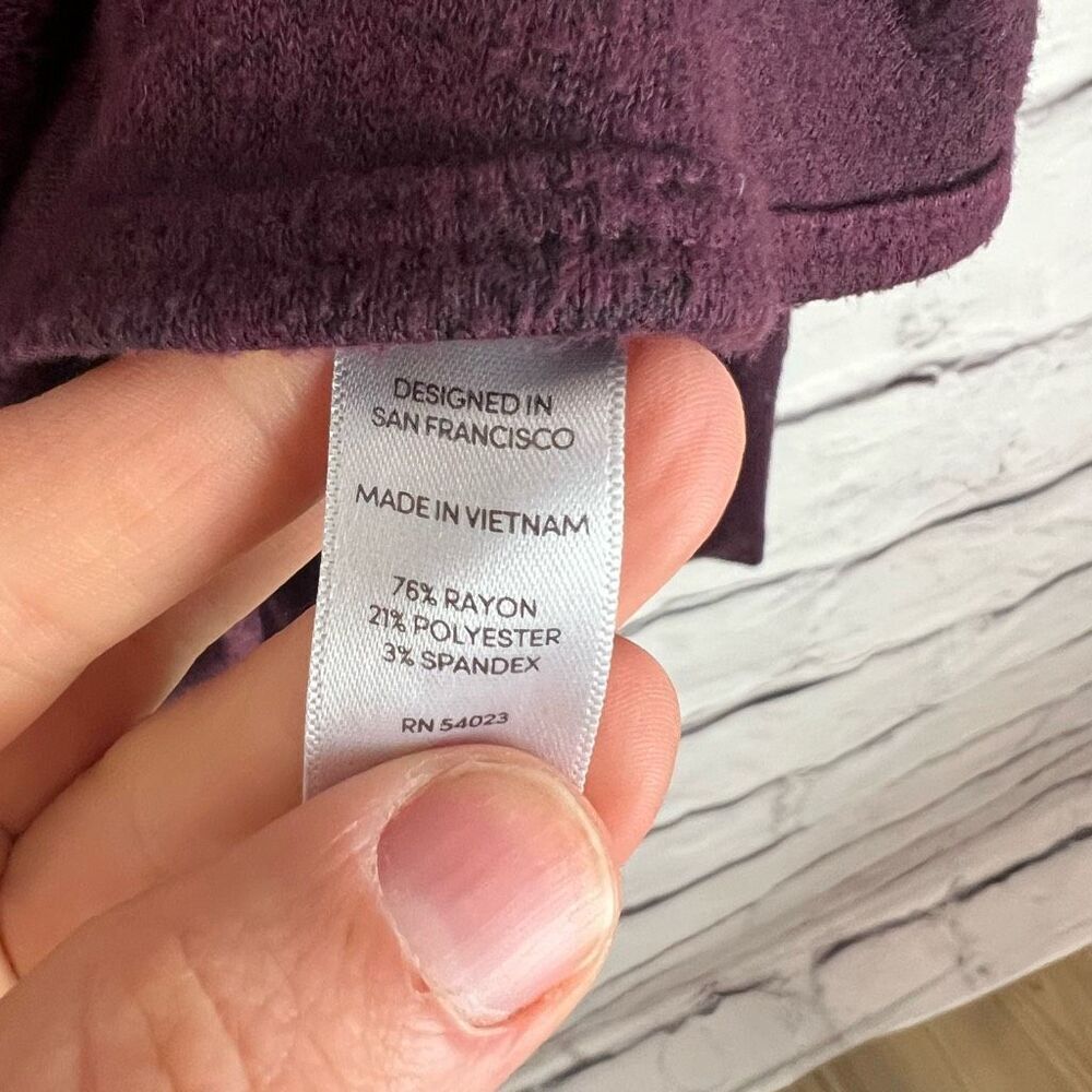 Athleta Long Sleeve Performance Top Plum Burgundy Thumbholes Size M - Picture 6 of 7
